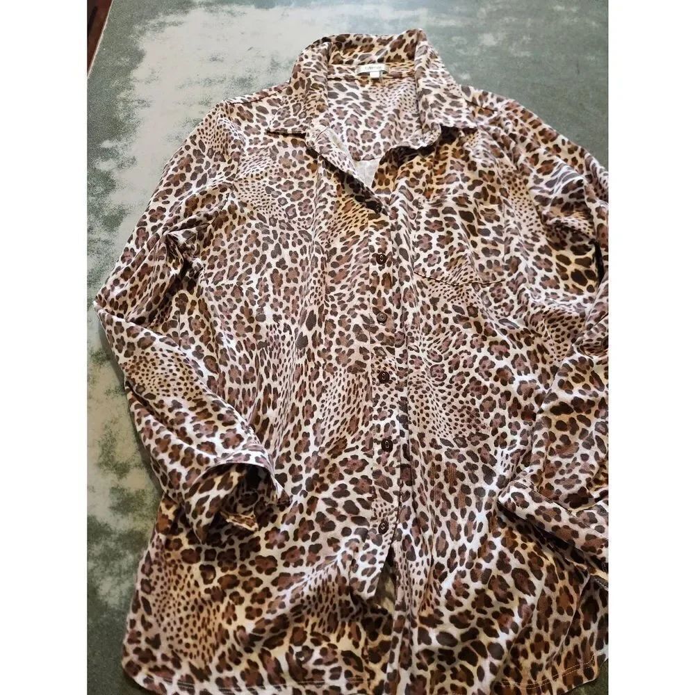 Tyler Boe animal print button down shirt sz Large